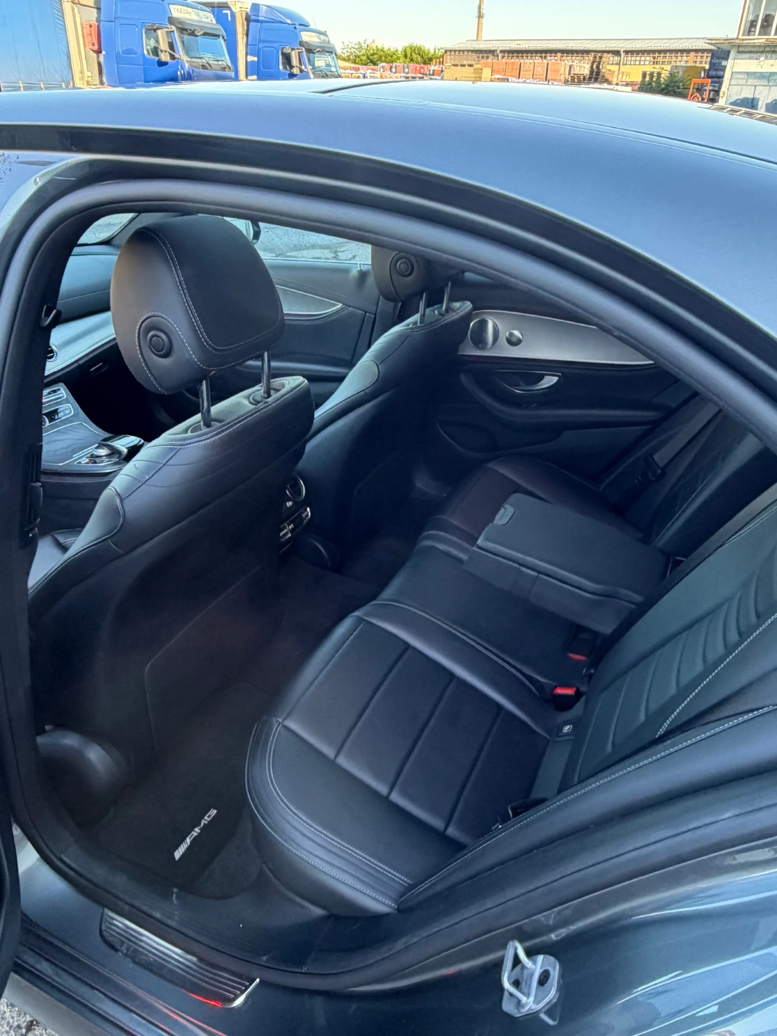 Mercedes-Benz E 350 4MATIC AMG Line Pano BURMASTER , снимка 7 - Автомобили и джипове - 54913055