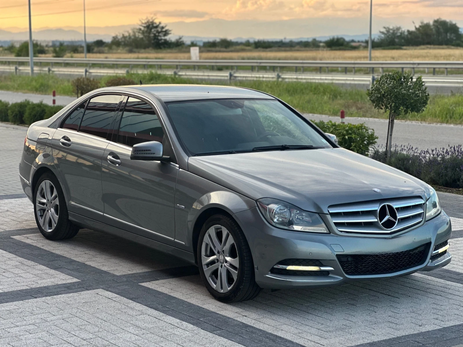Mercedes-Benz C 180 78000 км ШОК, снимка 3 - Автомобили и джипове - 54953709