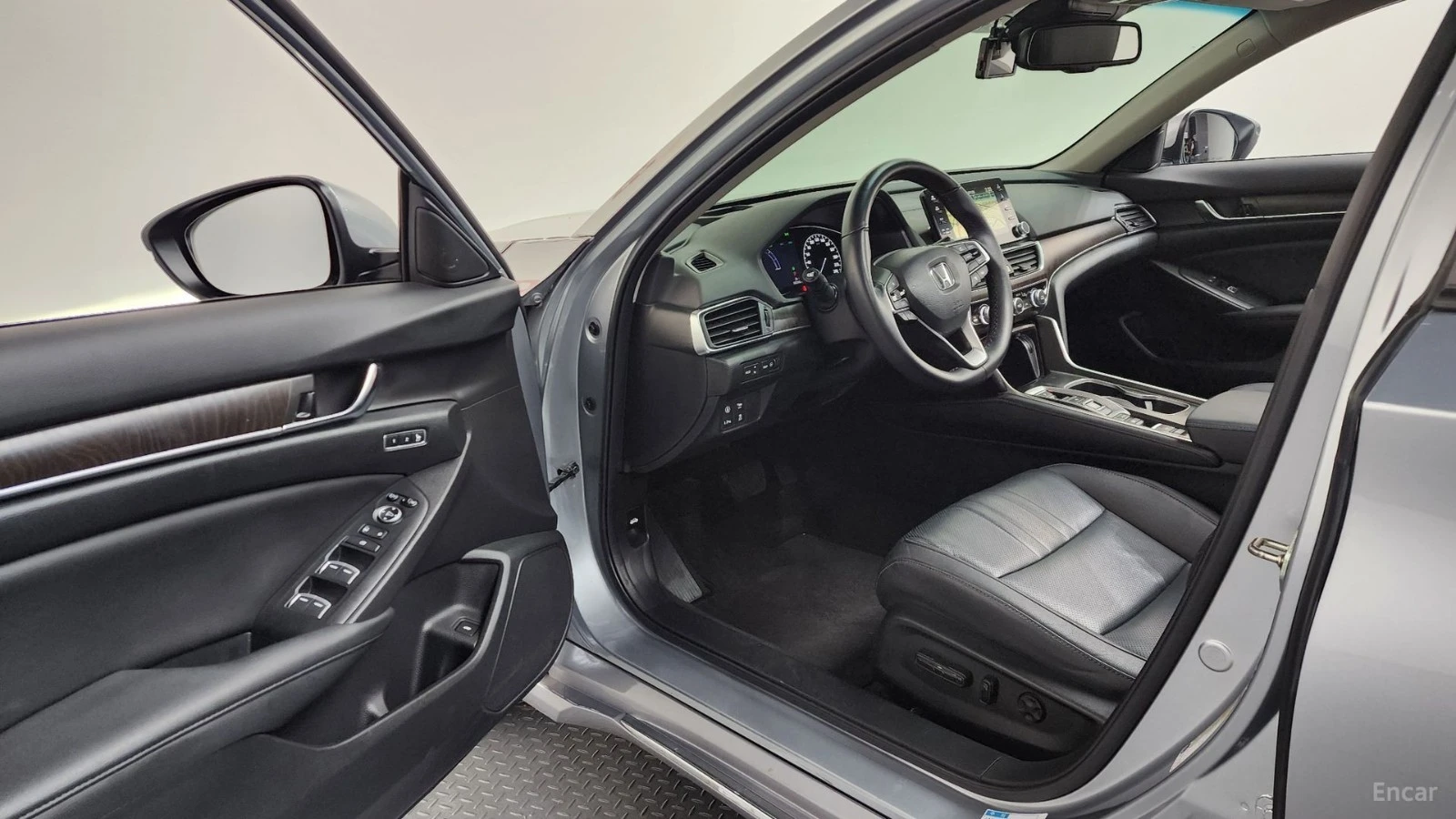 Honda Accord 2.0* HYBRID* TOURING* КОЖА* ПОДГРЕВ* ШИБИДАХ* HEAD, снимка 9 - Автомобили и джипове - 55444832