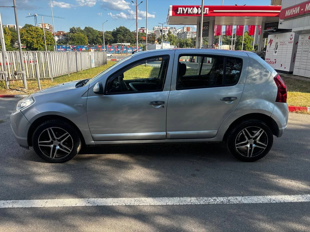 Dacia Sandero 1.6 бензин/климатик, снимка 4 - Автомобили и джипове - 55476130