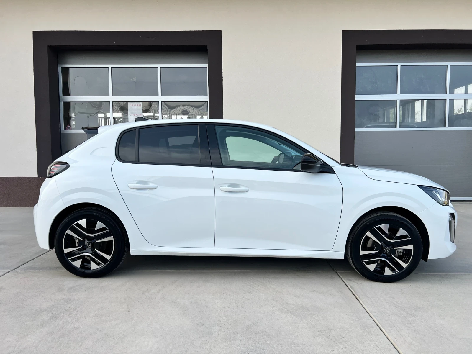 Peugeot 208 1.2 HYBRID 48V e-DCS6 АВТОМАТИК 28903 km! CarPlay!, снимка 11 - Автомобили и джипове - 55886833