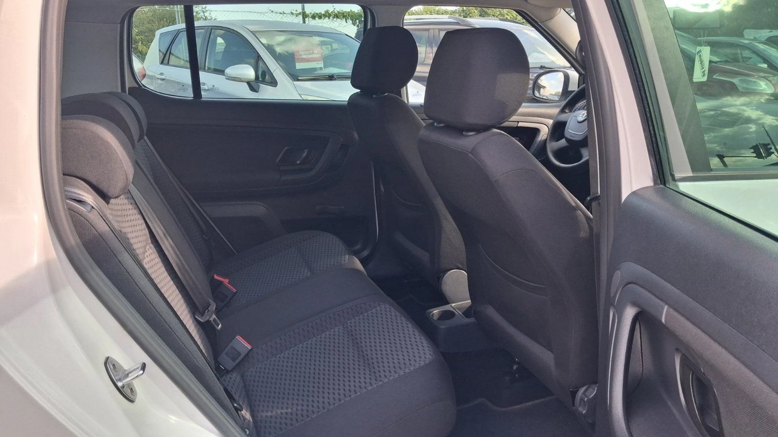 Skoda Fabia 1.6TDI, снимка 11 - Автомобили и джипове - 56316054