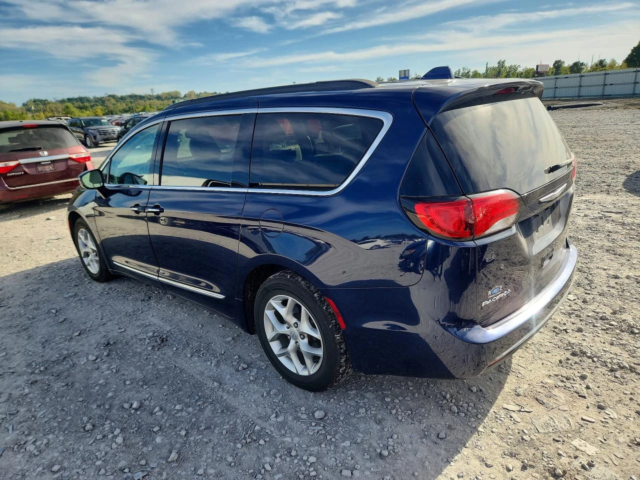 Chrysler Pacifica, снимка 2 - Автомобили и джипове - 56571576