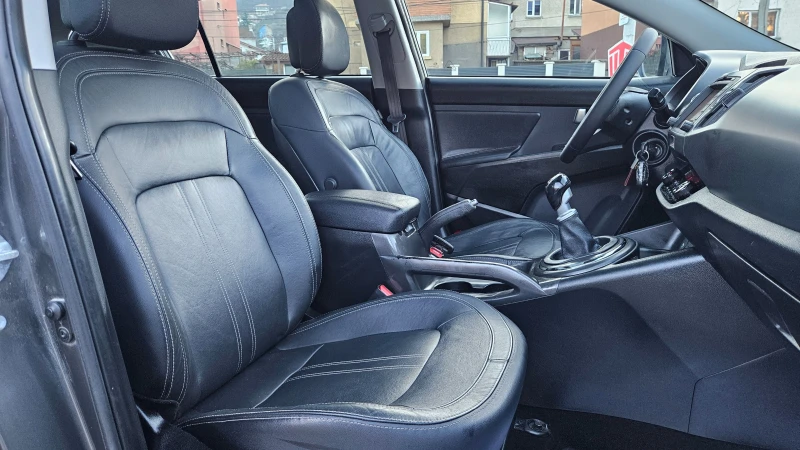 Kia Sportage CRDI NAVIG/KOJA/KLIMATRON/PANORAMA, снимка 12 - Автомобили и джипове - 52795578
