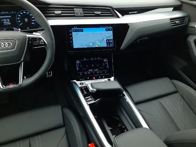 Audi Q8 E-tron 55/ QUATTRO/ S-LINE/ LIFT/ MATRIX/ CAMERA/ , снимка 11 - Автомобили и джипове - 48237958