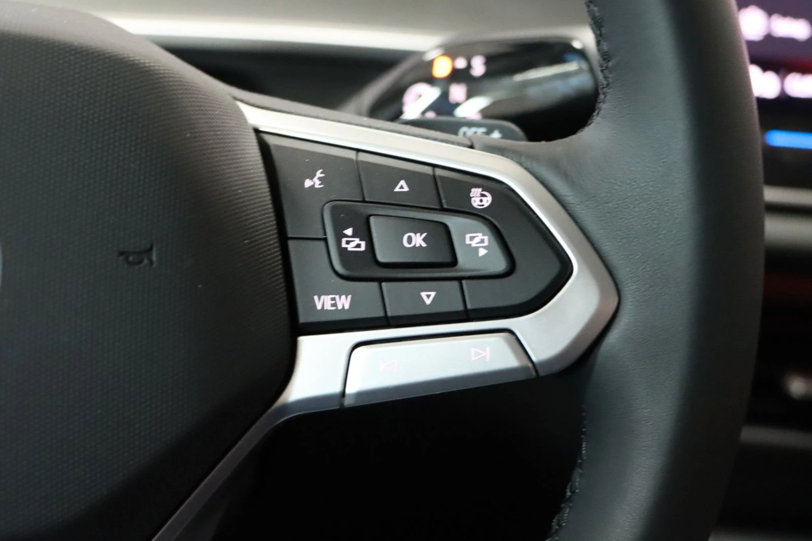 VW Tayron 1.5eTSI/150HP/LIFE/LED/CAM/NAVI/CAM/CARPLAY/358v - изображение 9