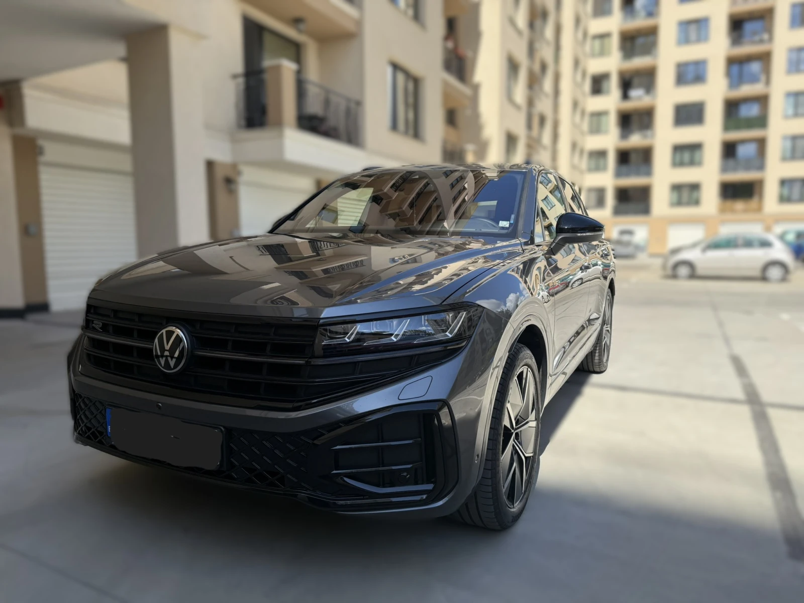 VW Touareg R - line Black style