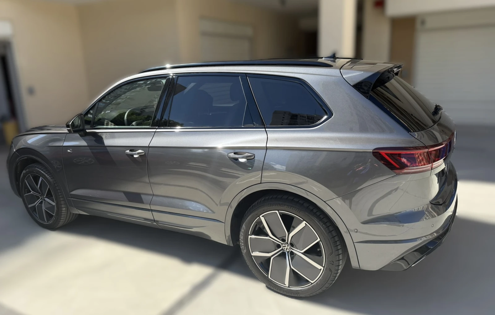 VW Touareg R - line Black style, снимка 5 - Автомобили и джипове - 54694888