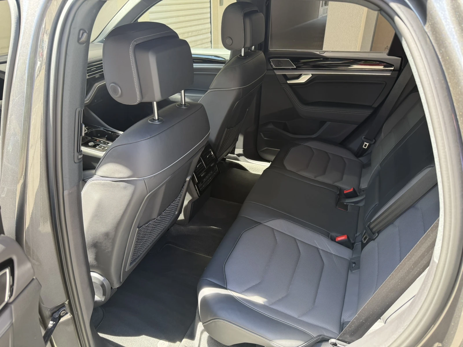 VW Touareg R - line Black style, снимка 7 - Автомобили и джипове - 54694888