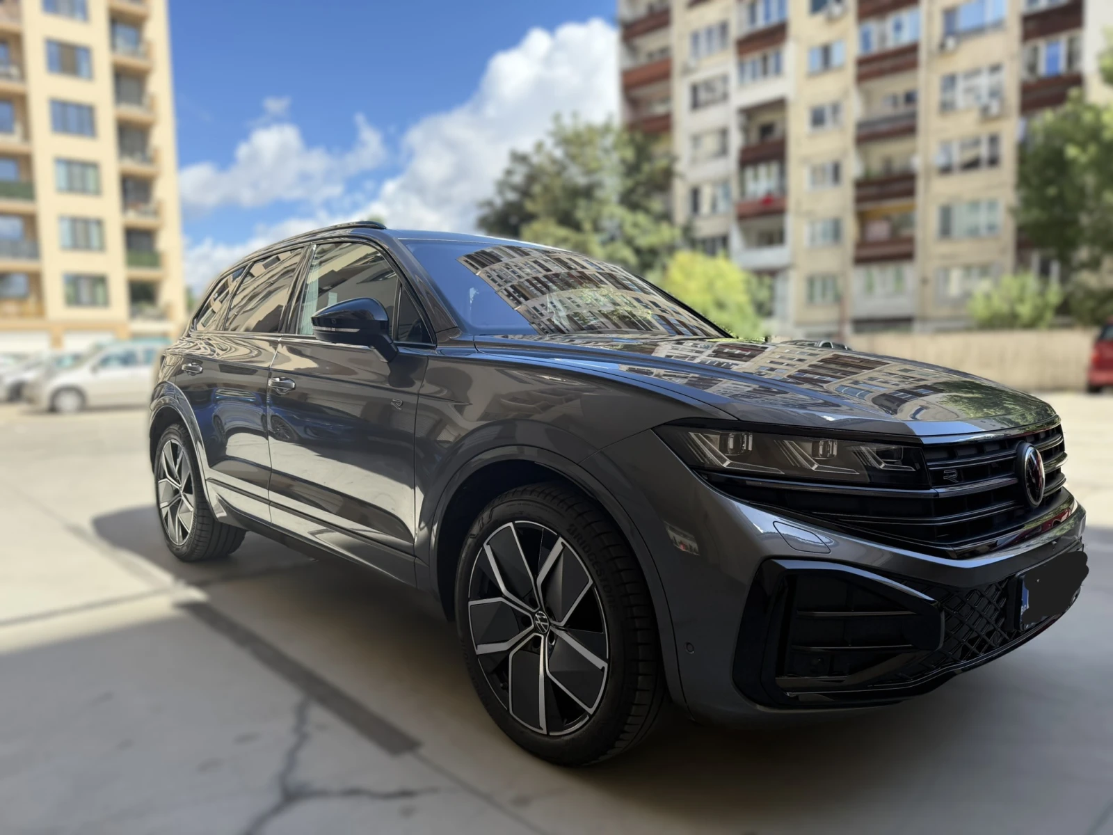 VW Touareg R - line Black style, снимка 2 - Автомобили и джипове - 54694888
