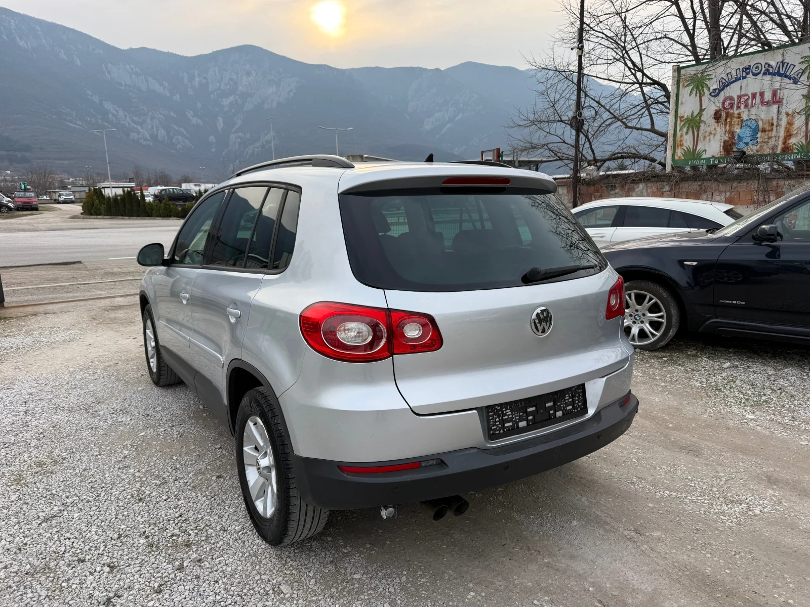 VW Tiguan 2.0TDI 4Motion Automat Track & Field, снимка 3 - Автомобили и джипове - 56276011