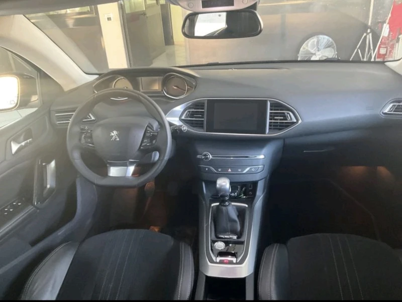 Peugeot 308 1.6 BlueHDI Allure * ОЧАКВАН ВНОС* , снимка 8 - Автомобили и джипове - 48070356