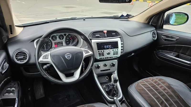 Lancia Delta 1.4 T-jet GAZ/KLIMA/KOJA, снимка 9 - Автомобили и джипове - 52470160