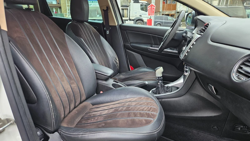 Lancia Delta 1.4 T-jet GAZ/KLIMA/KOJA, снимка 12 - Автомобили и джипове - 52470160