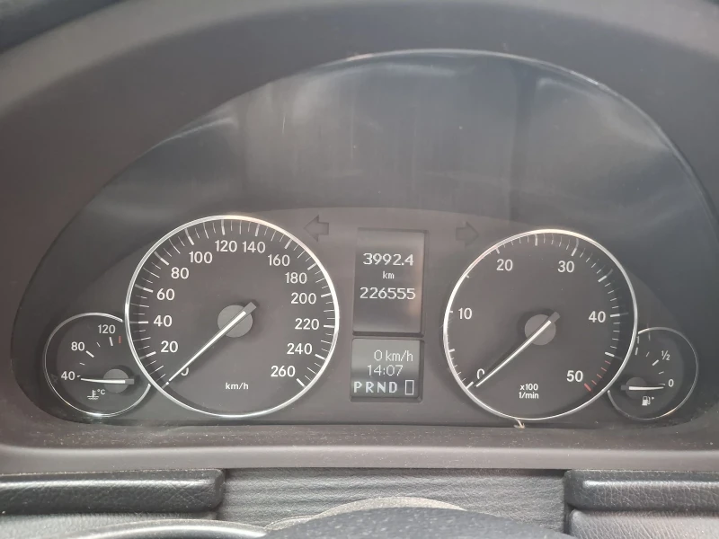 Mercedes-Benz C 200, снимка 11 - Автомобили и джипове - 52500886