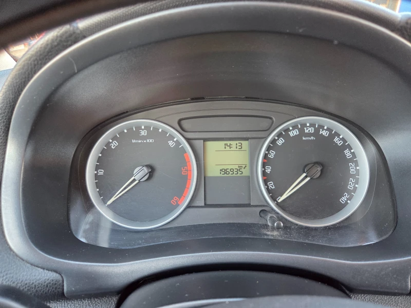 Skoda Fabia 1.9L дизел, снимка 8 - Автомобили и джипове - 52801919