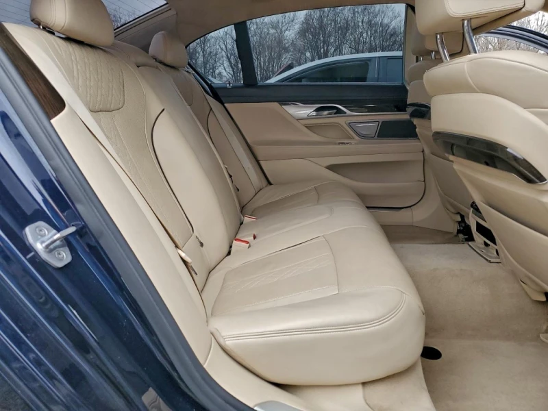 BMW 750 4.4l xDrive AWD, снимка 10 - Автомобили и джипове - 53375896