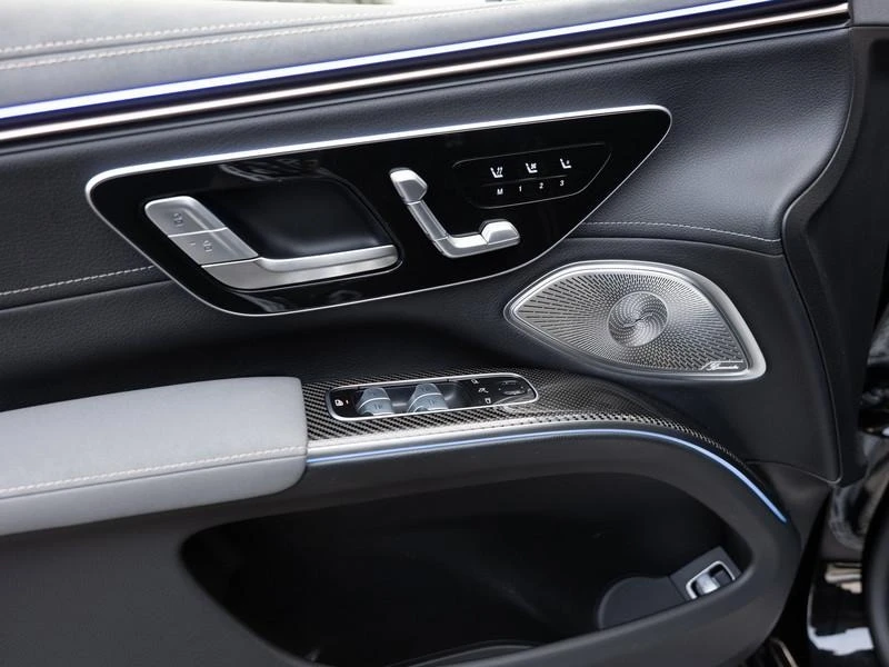 Mercedes-Benz EQS 580 SUV/AMG/4-MATIC/CARBON/HYPERSCREEN/BURM/PANO/, снимка 6 - Автомобили и джипове - 53005643