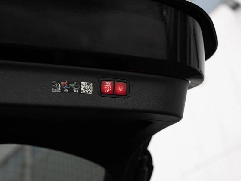 Mercedes-Benz EQS 580 SUV/AMG/4-MATIC/CARBON/HYPERSCREEN/BURM/PANO/, снимка 15 - Автомобили и джипове - 53005643