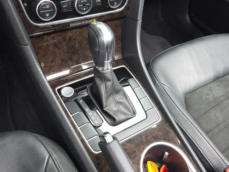 VW Passat 2.0 Tdi, снимка 9 - Автомобили и джипове - 55748636