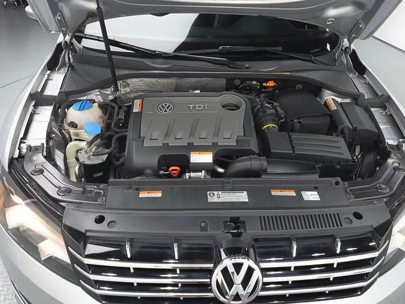 VW Passat 2.0 Tdi, снимка 6 - Автомобили и джипове - 55748636