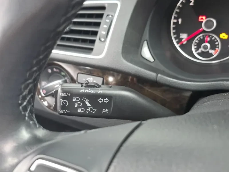 VW Passat 2.0 Tdi, снимка 16 - Автомобили и джипове - 55748636
