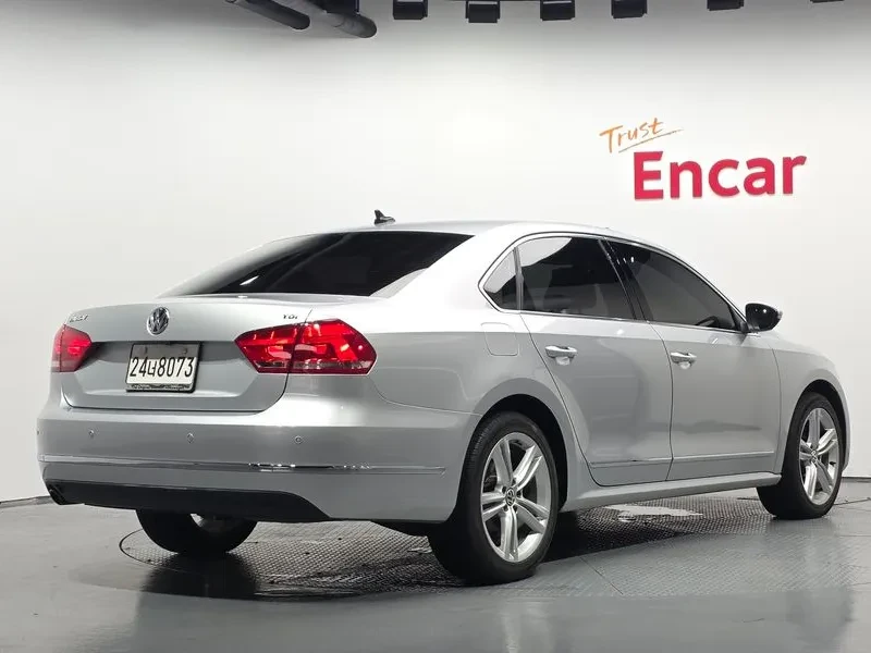 VW Passat 2.0 Tdi, снимка 2 - Автомобили и джипове - 55748636