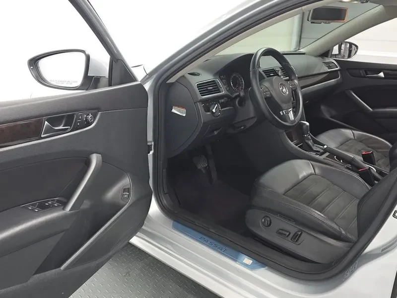 VW Passat 2.0 Tdi, снимка 10 - Автомобили и джипове - 55748636