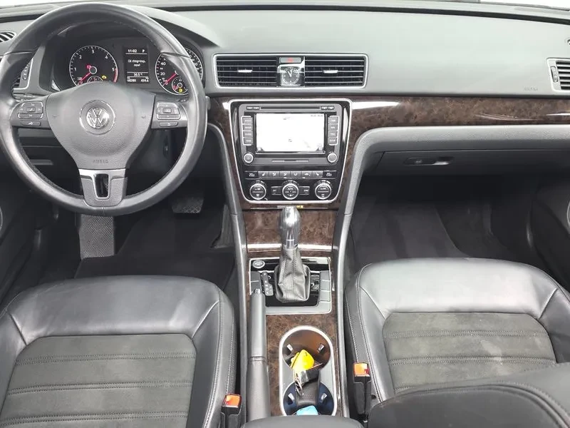 VW Passat 2.0 Tdi, снимка 7 - Автомобили и джипове - 55748636