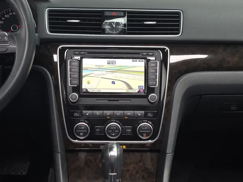 VW Passat 2.0 Tdi, снимка 13 - Автомобили и джипове - 55748636