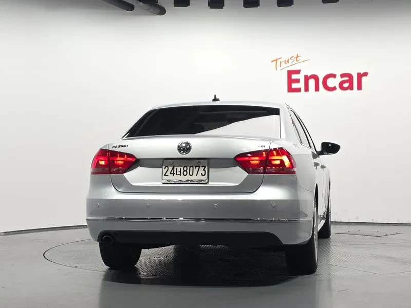 VW Passat 2.0 Tdi, снимка 4 - Автомобили и джипове - 55748636