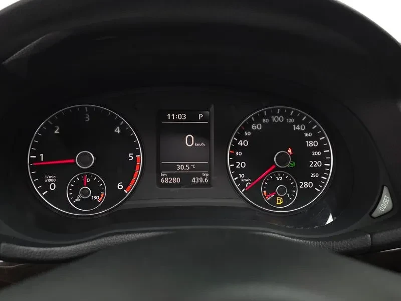VW Passat 2.0 Tdi, снимка 8 - Автомобили и джипове - 55748636