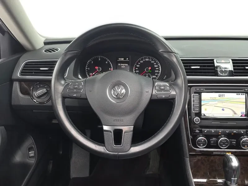 VW Passat 2.0 Tdi, снимка 12 - Автомобили и джипове - 55748636