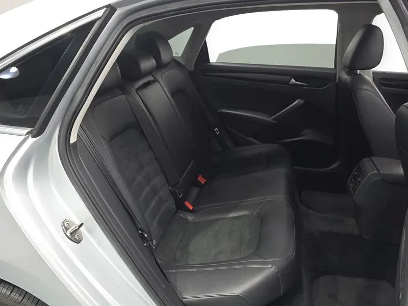 VW Passat 2.0 Tdi, снимка 11 - Автомобили и джипове - 55748636
