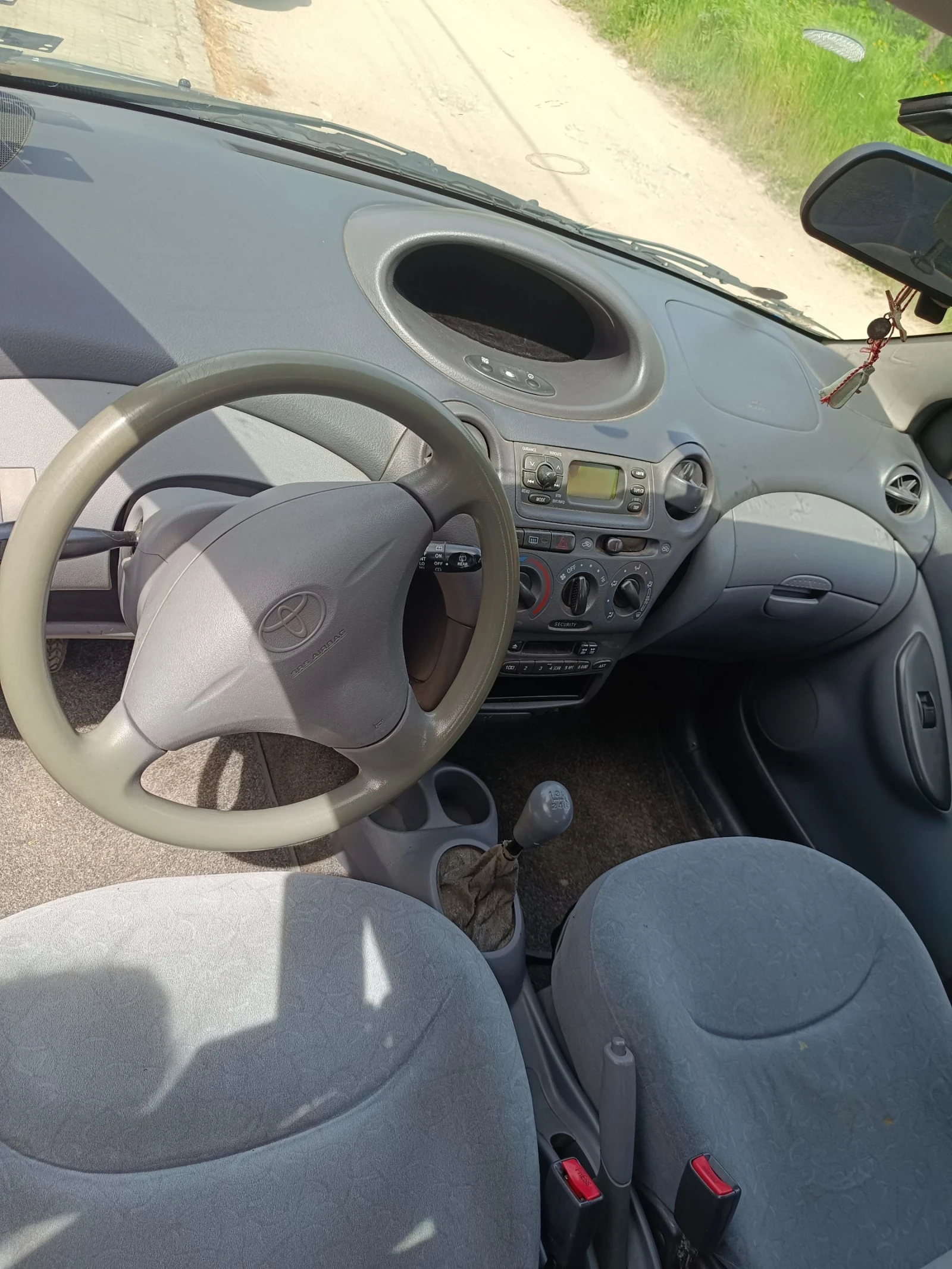 Toyota Yaris  - изображение 4