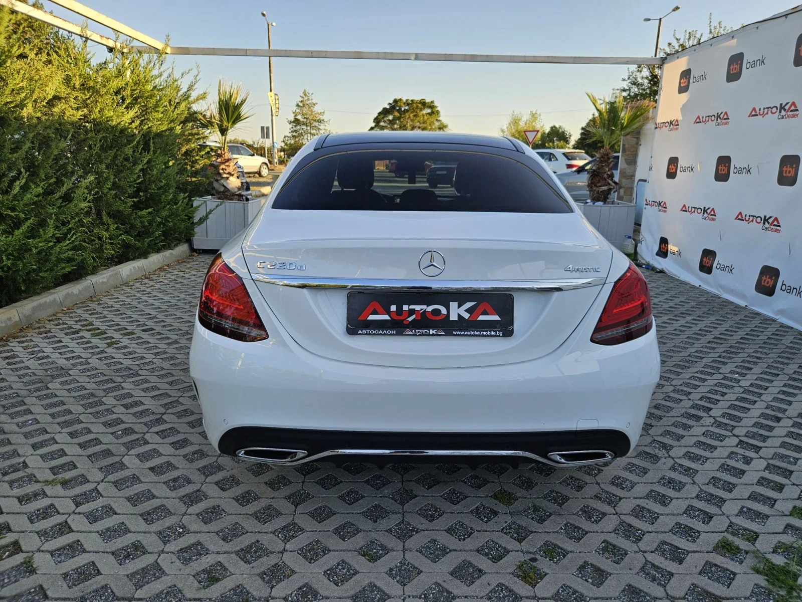 Mercedes-Benz C 220 2.2CDI-194кс= AMG LINE= 9G= ПАНО= DISTR= 4M= DIGIT - изображение 4
