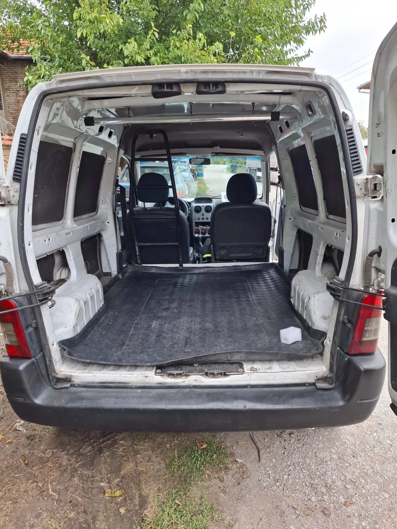 Peugeot Partner 1.6 HDI - изображение 9