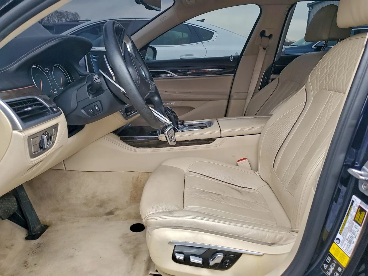 BMW 750 4.4l xDrive AWD - изображение 7