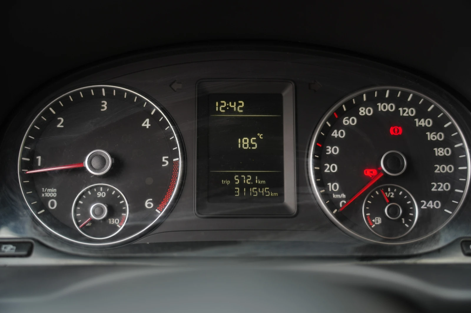 VW Caddy 1.6, снимка 12 - Автомобили и джипове - 54212243