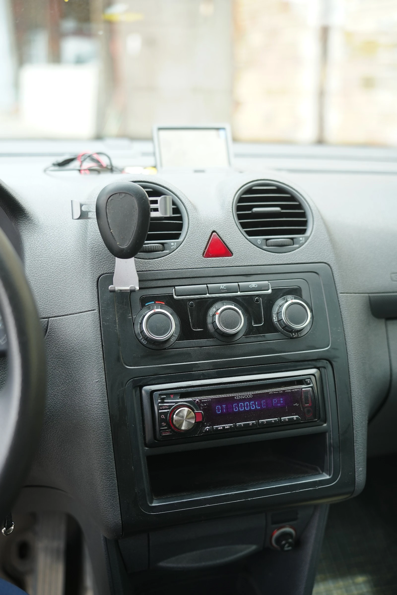 VW Caddy 1.6, снимка 13 - Автомобили и джипове - 54212243