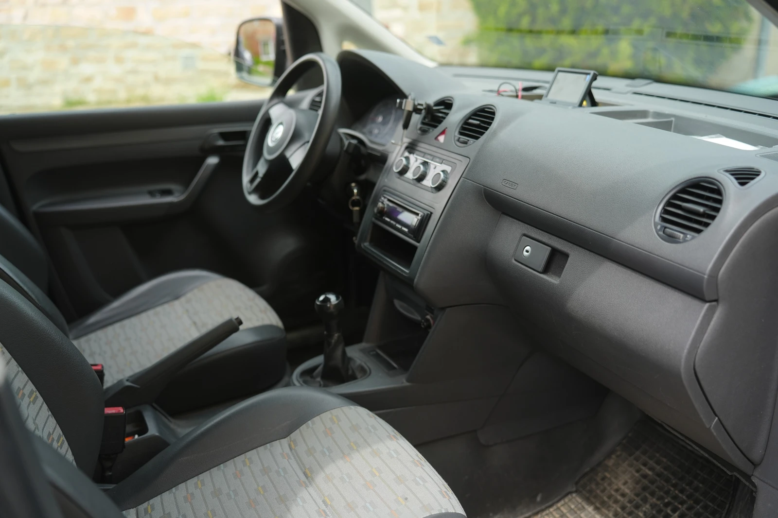 VW Caddy 1.6, снимка 9 - Автомобили и джипове - 54212243