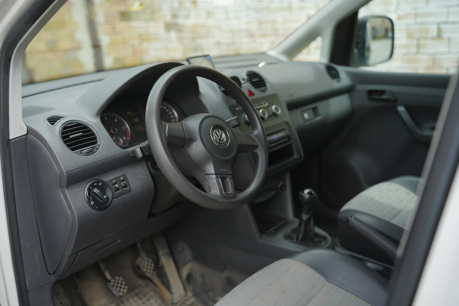 VW Caddy 1.6, снимка 11 - Автомобили и джипове - 54212243