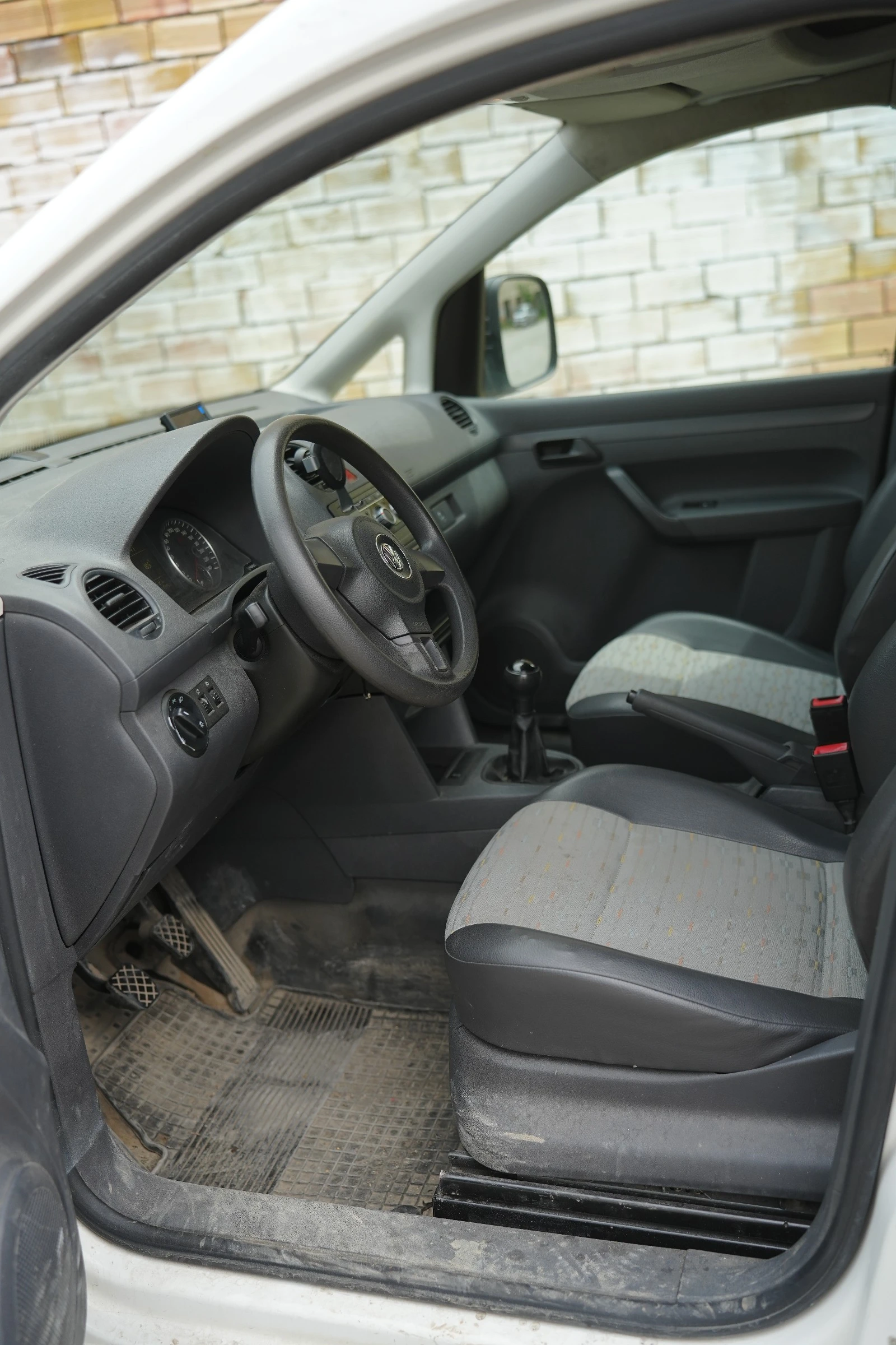 VW Caddy 1.6, снимка 10 - Автомобили и джипове - 54212243