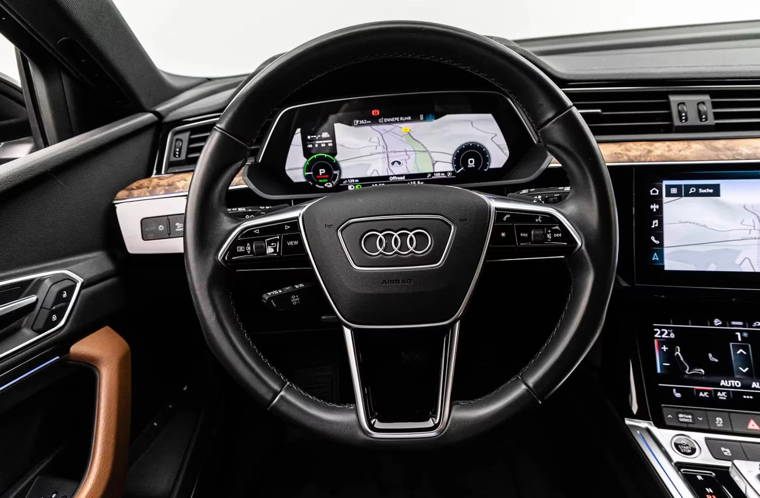 Audi E-Tron 55/ADVANCED/408HP/BLACK/MEMO/HUD/B&O/360/211q, снимка 9 - Автомобили и джипове - 54304120