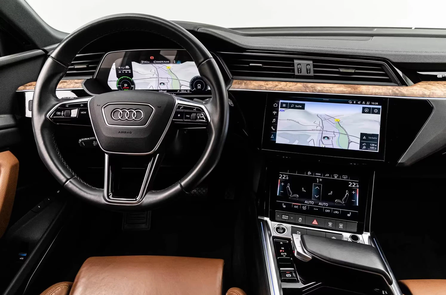Audi E-Tron 55/ADVANCED/408HP/BLACK/MEMO/HUD/B&O/360/211q, снимка 10 - Автомобили и джипове - 54304120