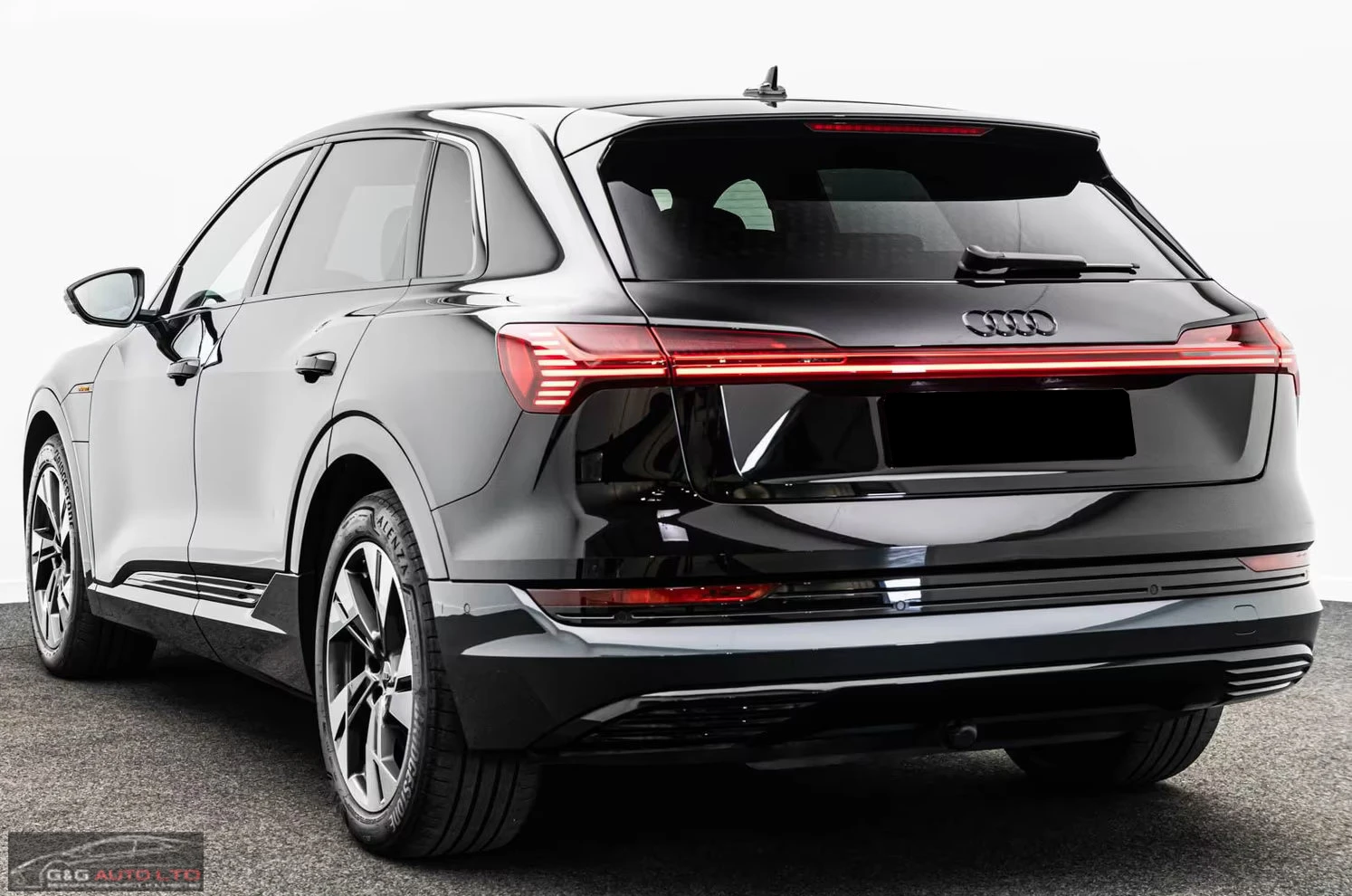 Audi E-Tron 55/ADVANCED/408HP/BLACK/MEMO/HUD/B&O/360/211q, снимка 5 - Автомобили и джипове - 54304120