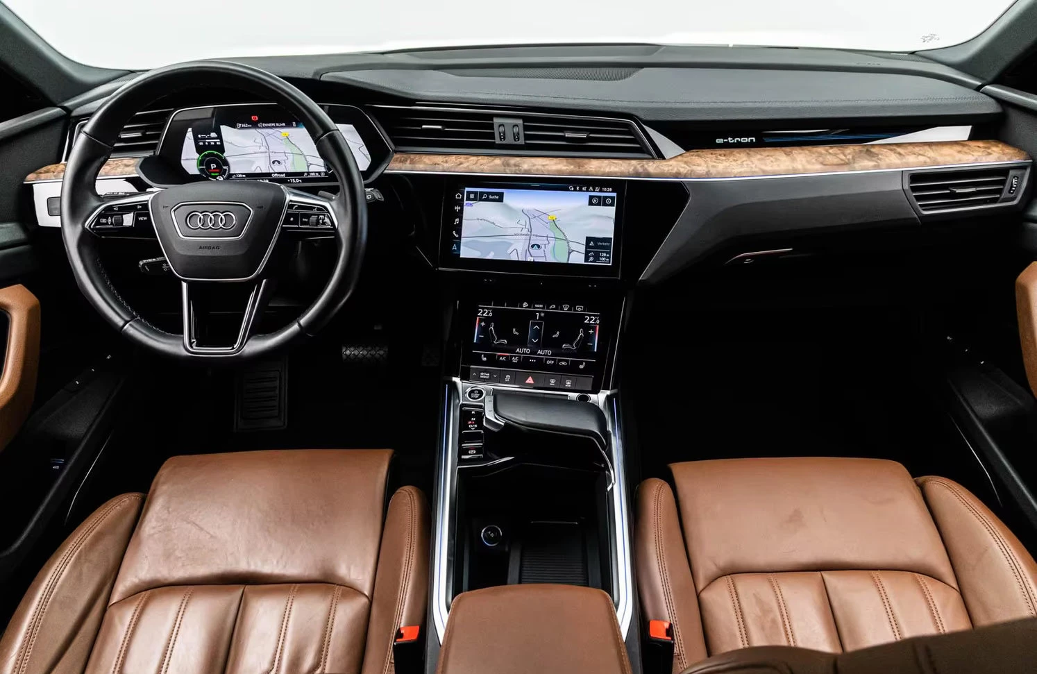 Audi E-Tron 55/ADVANCED/408HP/BLACK/MEMO/HUD/B&O/360/211q, снимка 8 - Автомобили и джипове - 54304120