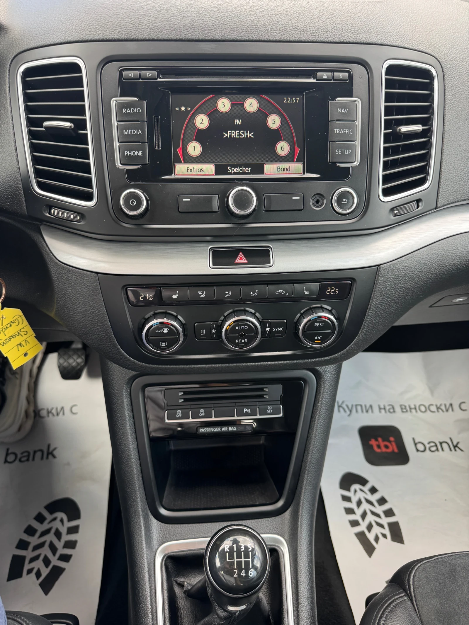 VW Sharan 2.0TDi 4x4 Навигация Кожен Салон, снимка 14 - Автомобили и джипове - 54584754