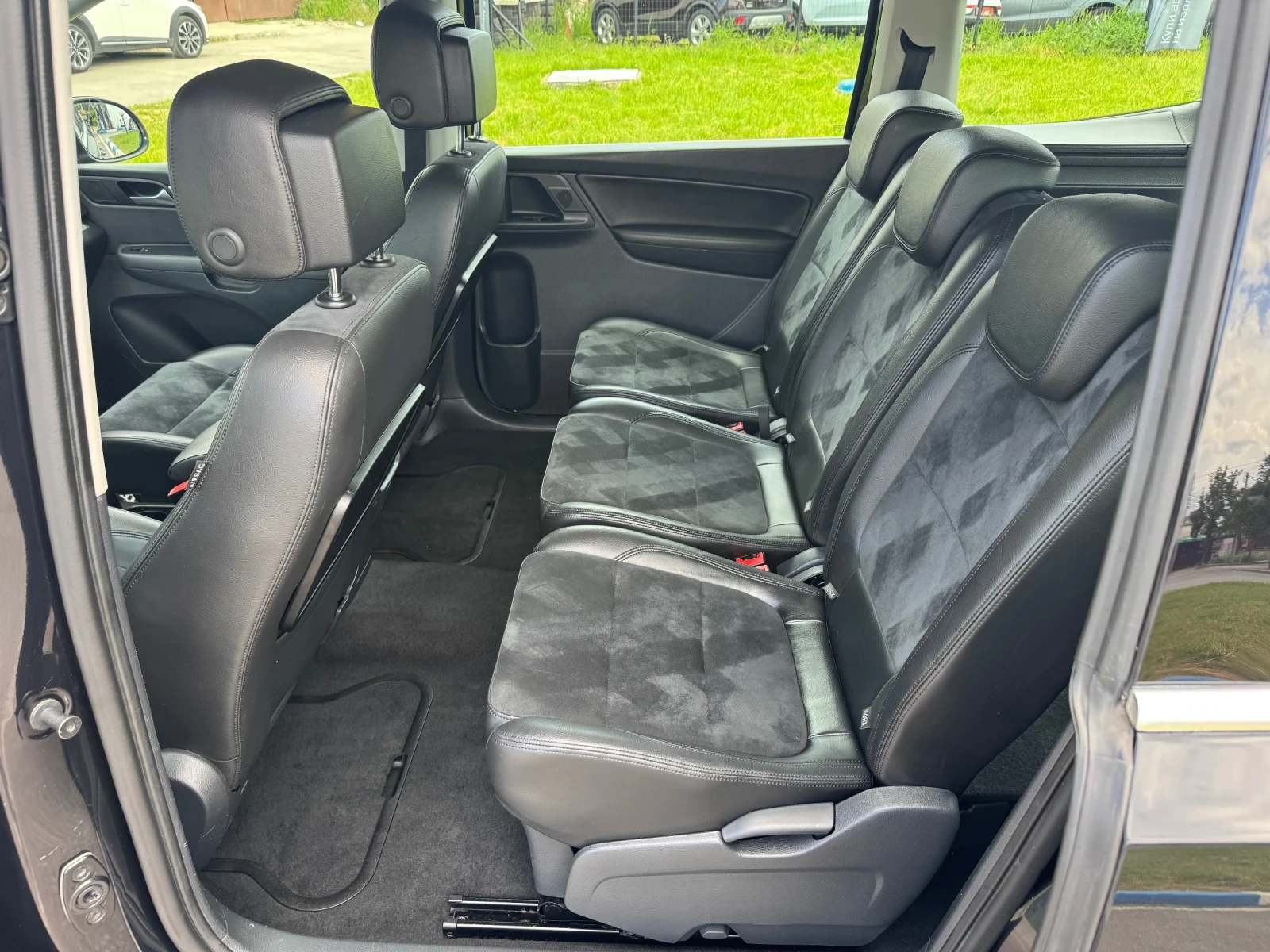 VW Sharan 2.0TDi 4x4 Навигация Кожен Салон, снимка 9 - Автомобили и джипове - 54584754