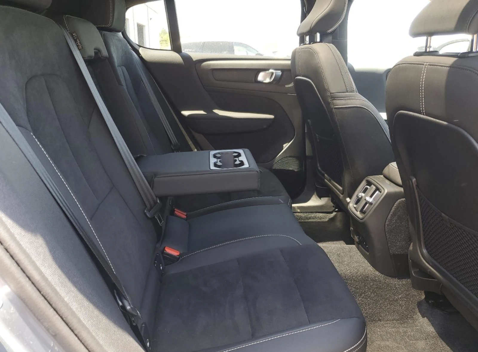 Volvo C40 RECHARGE PLUS / AWD / ДАТА НА ТЪРГ: 1.07.2026 , снимка 11 - Автомобили и джипове - 55104485
